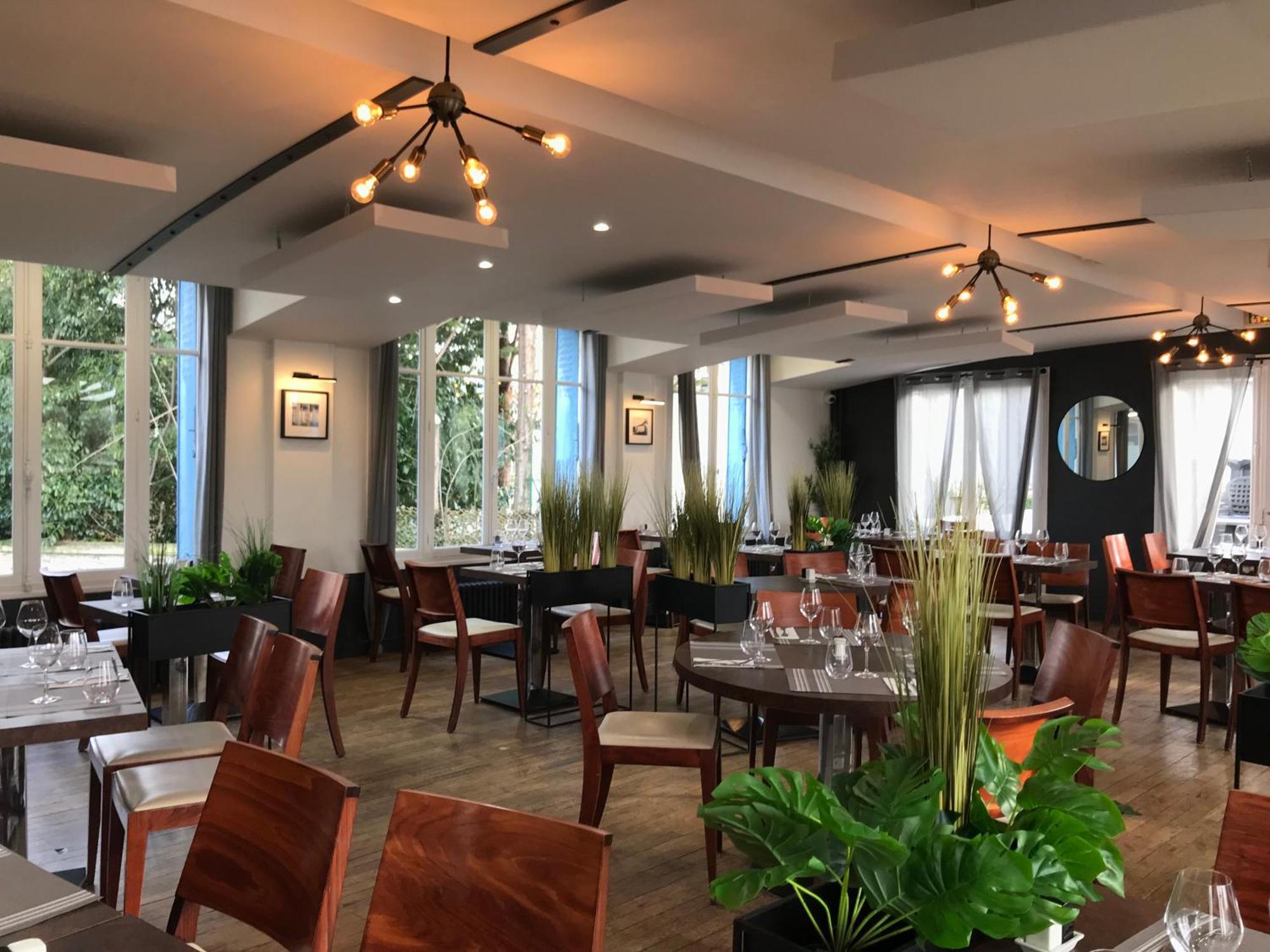 Logis Hotel & Restaurant - Les Bords De Seine La Roche-Guyon Εξωτερικό φωτογραφία