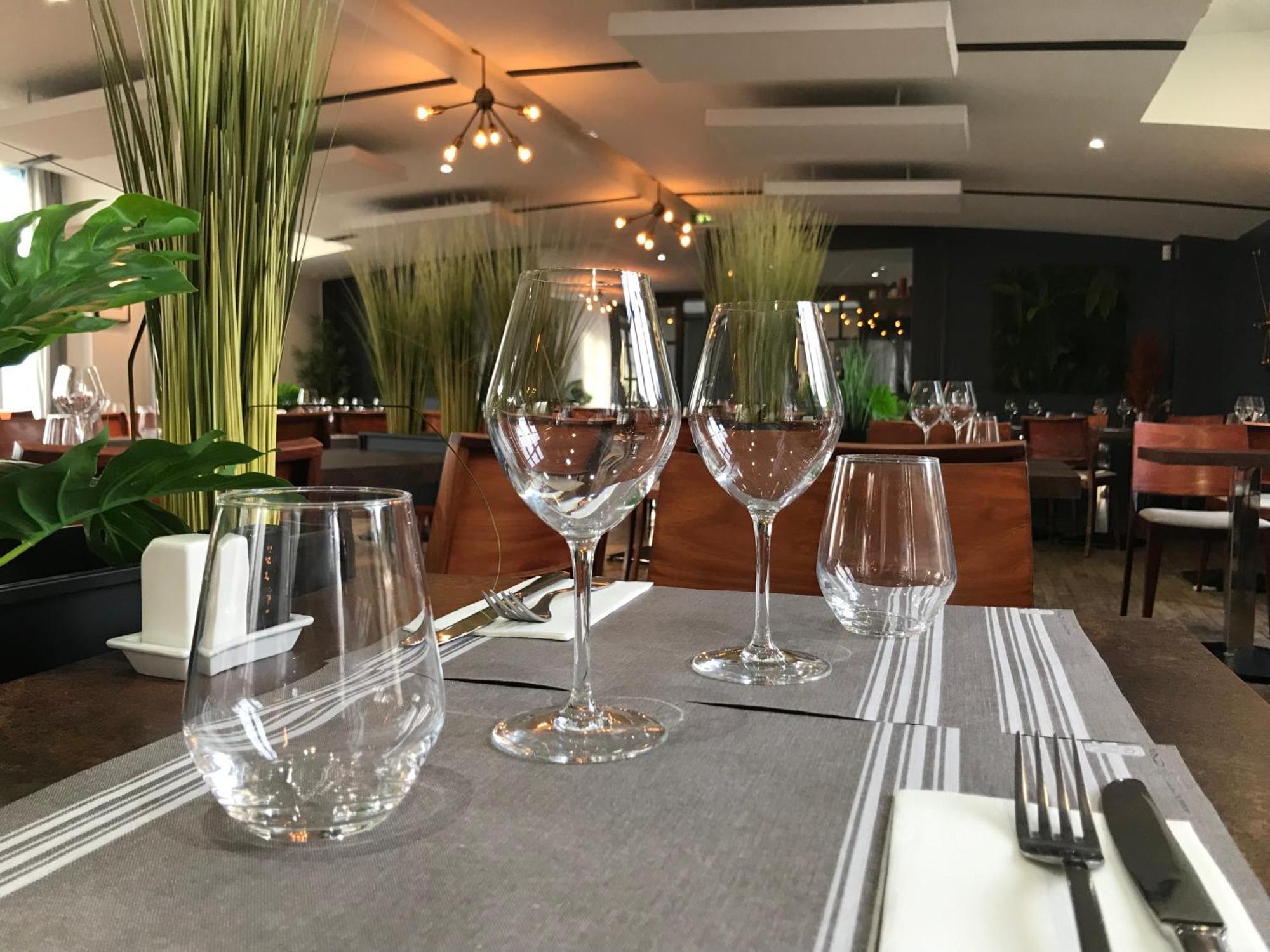 Logis Hotel & Restaurant - Les Bords De Seine La Roche-Guyon Εξωτερικό φωτογραφία