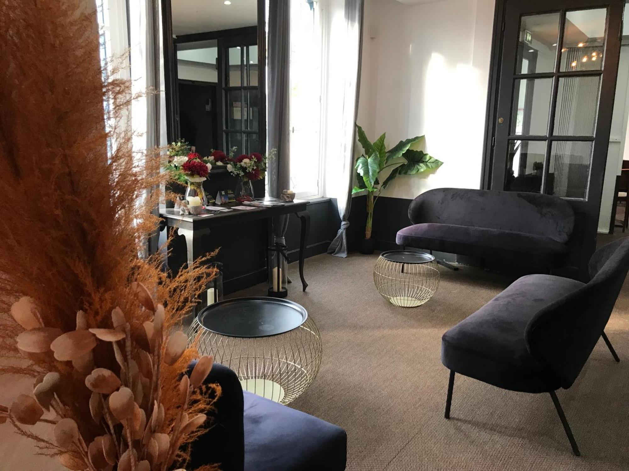 Logis Hotel & Restaurant - Les Bords De Seine La Roche-Guyon Εξωτερικό φωτογραφία