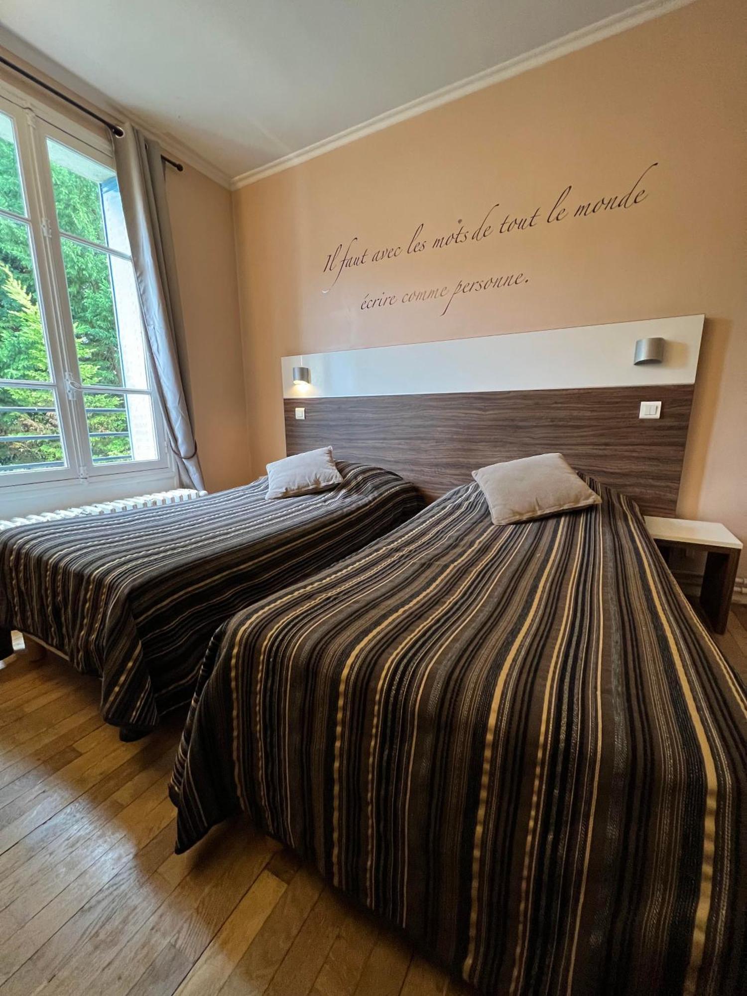 Logis Hotel & Restaurant - Les Bords De Seine La Roche-Guyon Εξωτερικό φωτογραφία