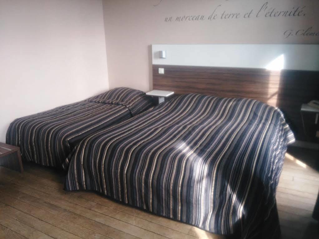 Logis Hotel & Restaurant - Les Bords De Seine La Roche-Guyon Εξωτερικό φωτογραφία