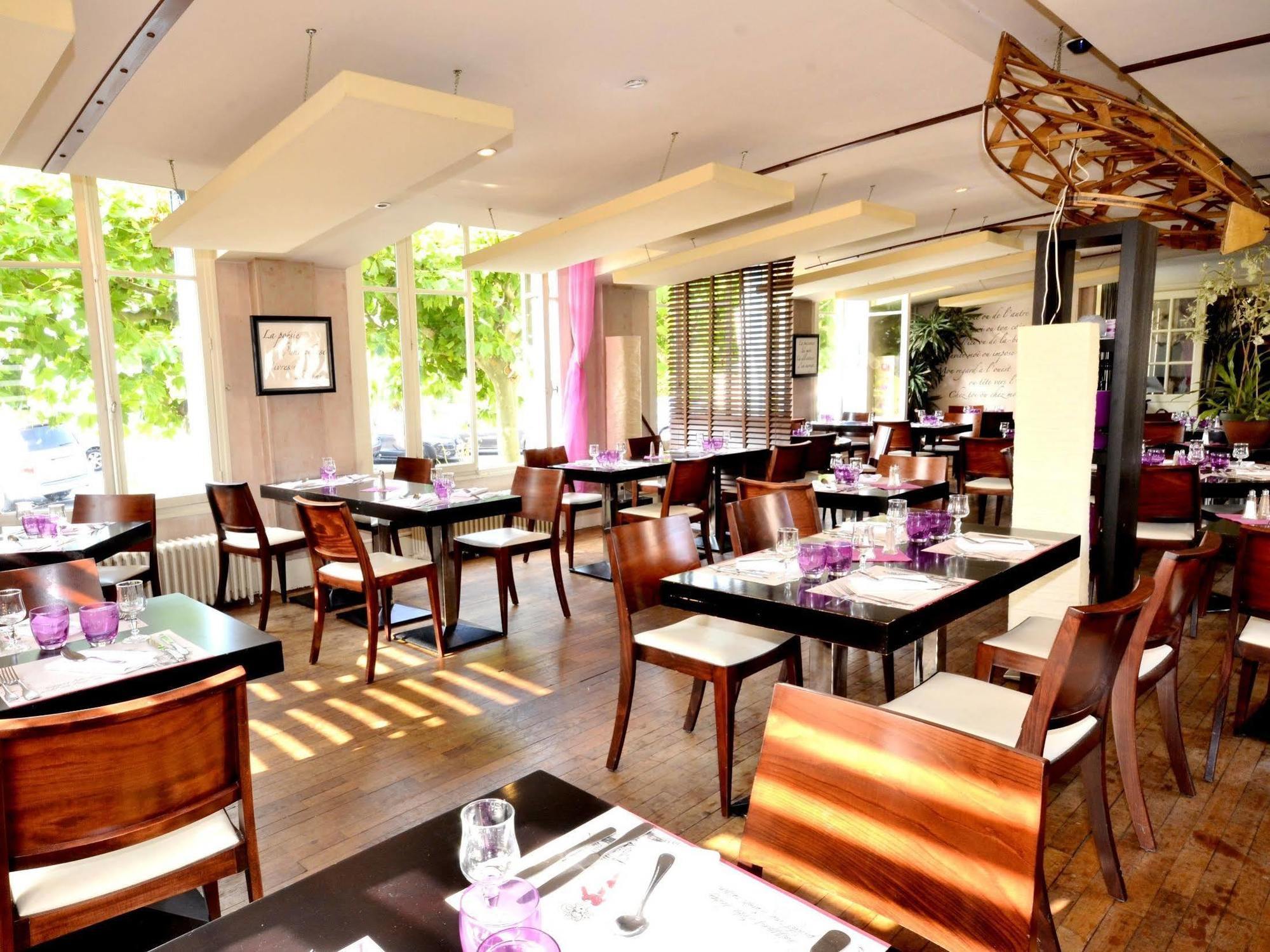 Logis Hotel & Restaurant - Les Bords De Seine La Roche-Guyon Εξωτερικό φωτογραφία