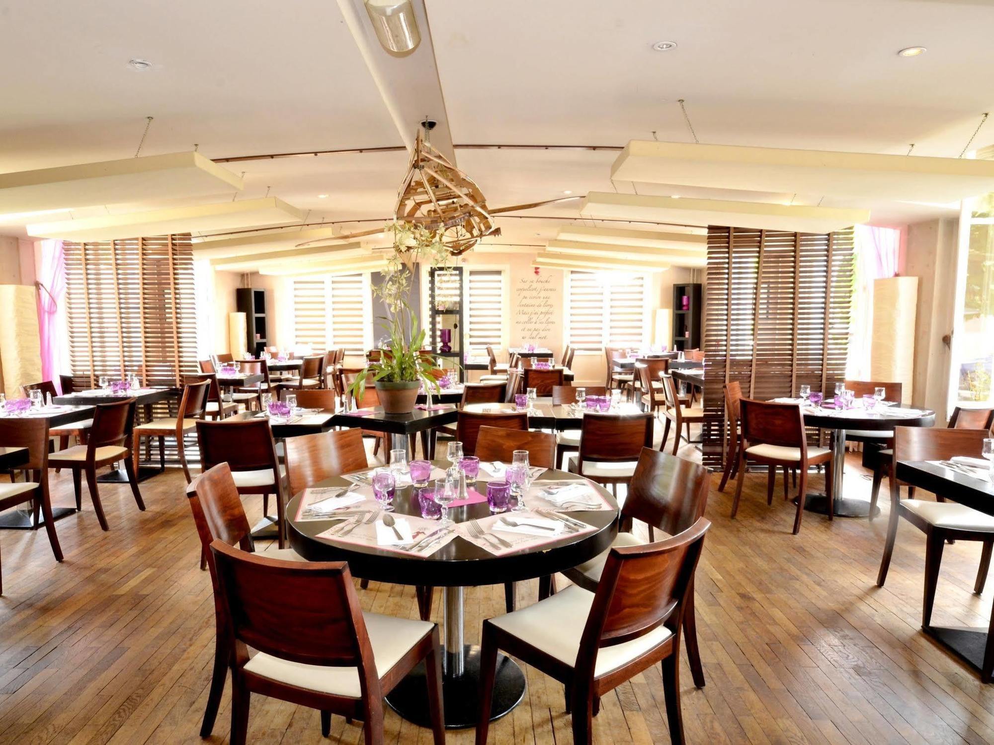 Logis Hotel & Restaurant - Les Bords De Seine La Roche-Guyon Εξωτερικό φωτογραφία