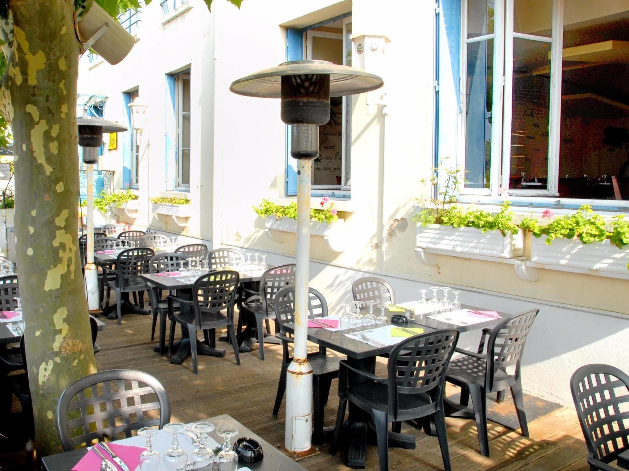 Logis Hotel & Restaurant - Les Bords De Seine La Roche-Guyon Εξωτερικό φωτογραφία