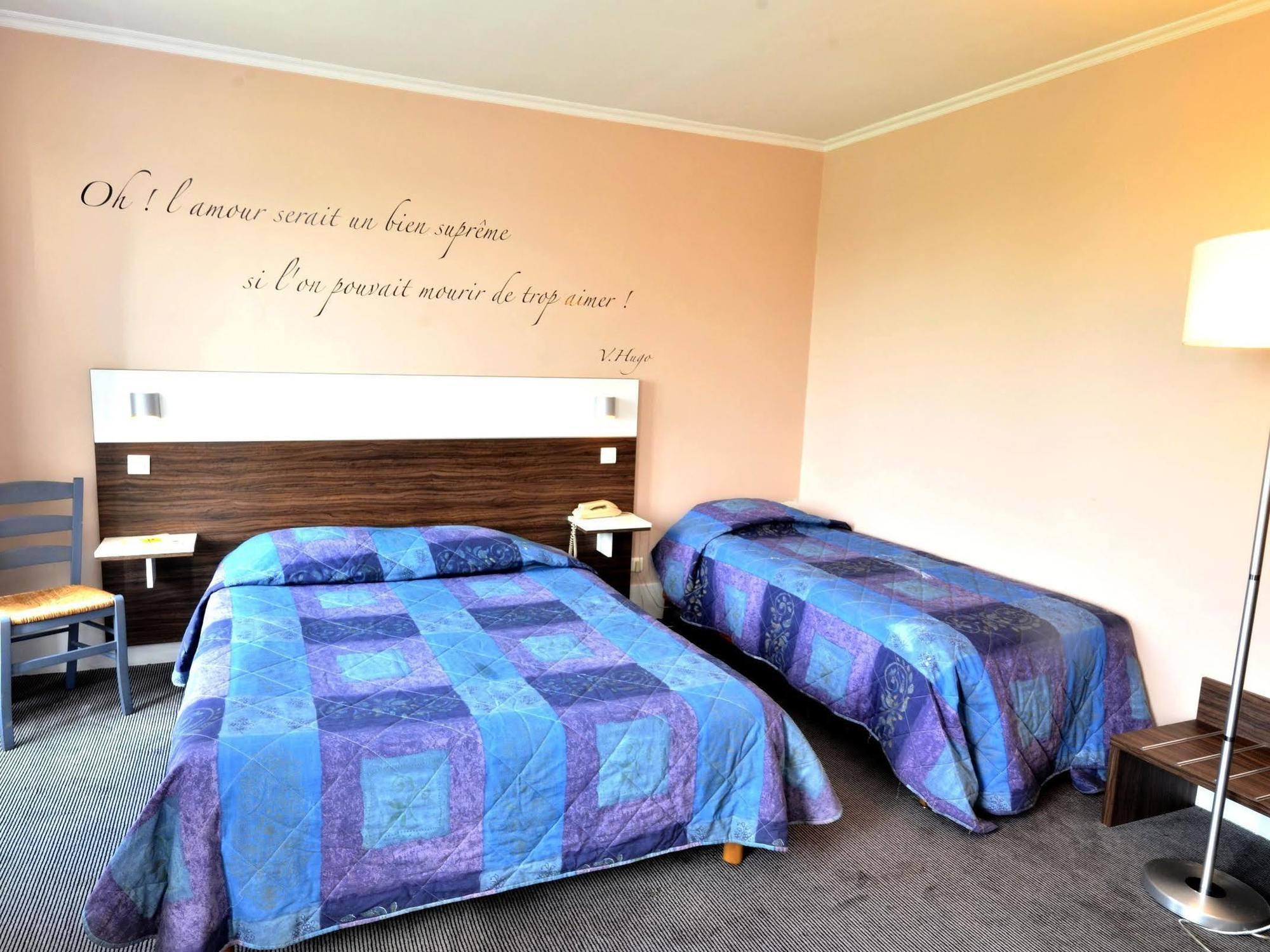 Logis Hotel & Restaurant - Les Bords De Seine La Roche-Guyon Εξωτερικό φωτογραφία