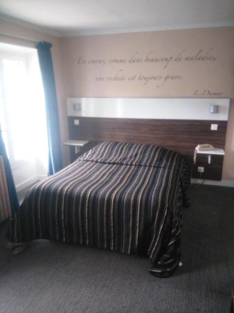 Logis Hotel & Restaurant - Les Bords De Seine La Roche-Guyon Εξωτερικό φωτογραφία