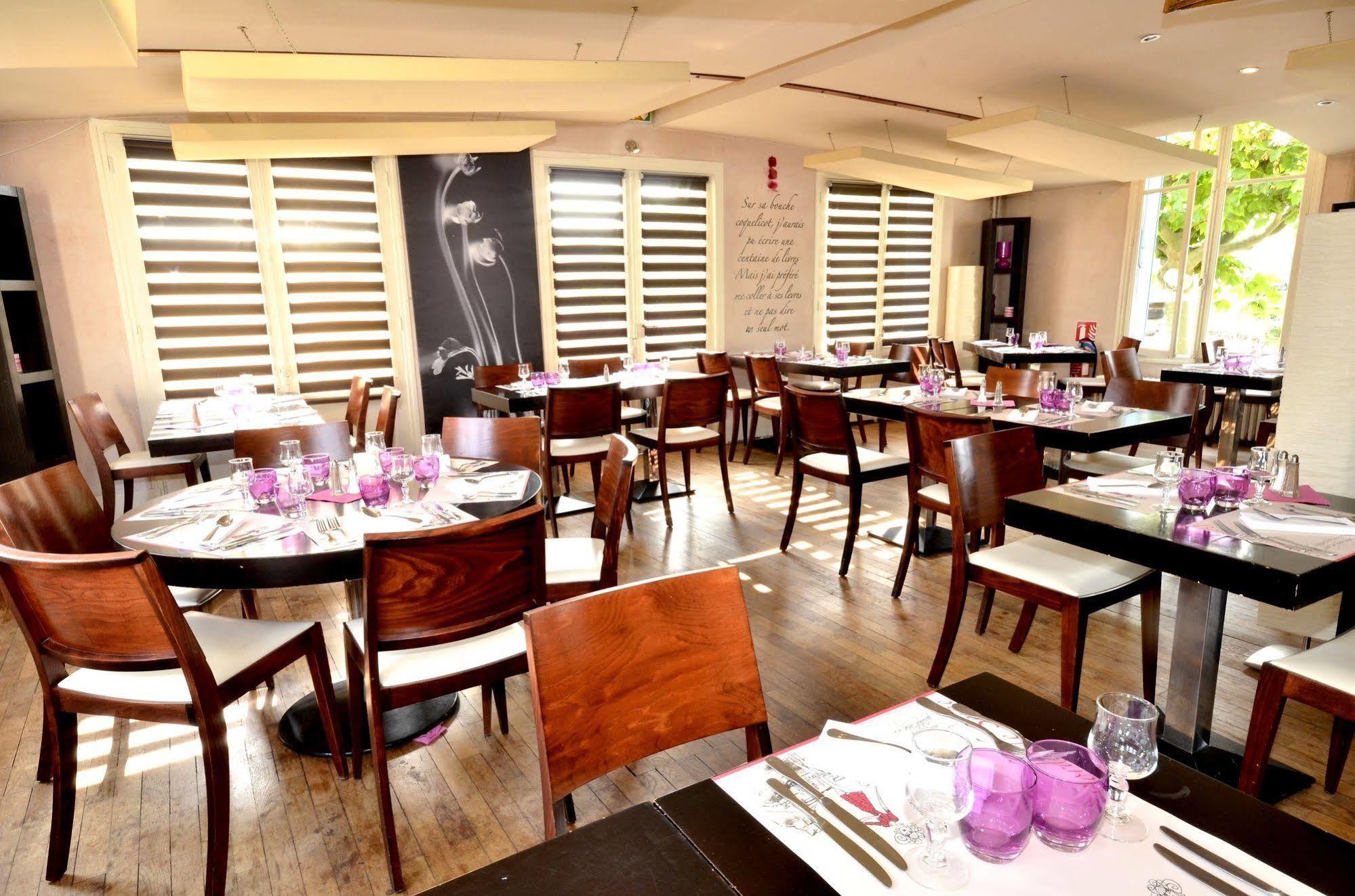 Logis Hotel & Restaurant - Les Bords De Seine La Roche-Guyon Εξωτερικό φωτογραφία