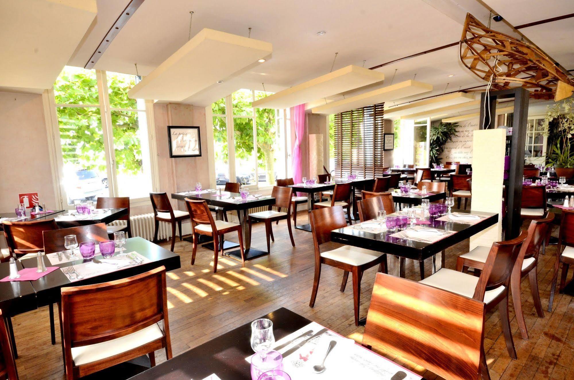 Logis Hotel & Restaurant - Les Bords De Seine La Roche-Guyon Εξωτερικό φωτογραφία
