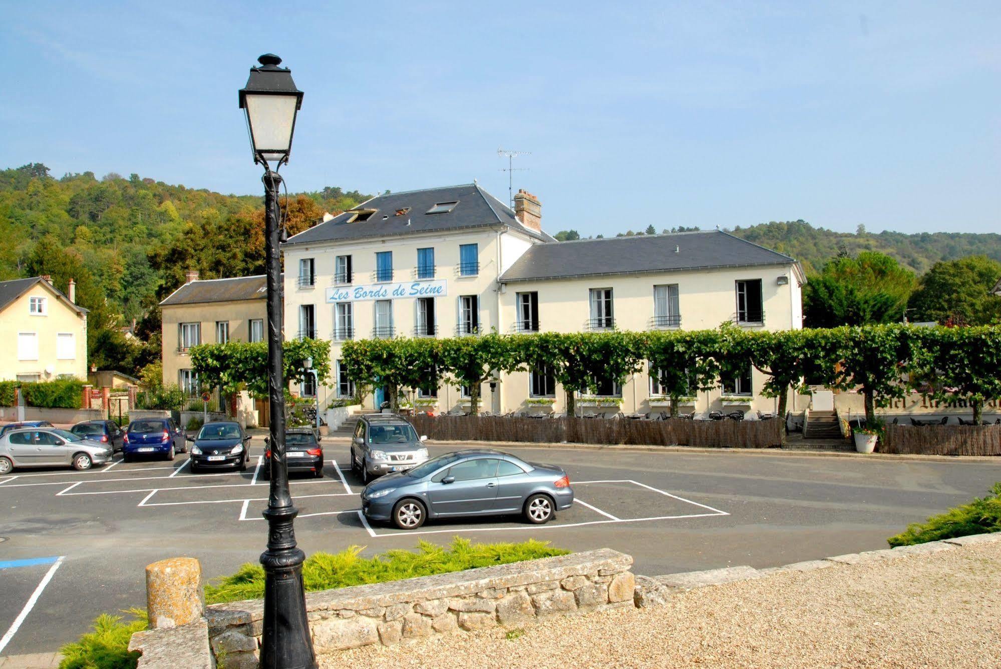 Logis Hotel & Restaurant - Les Bords De Seine La Roche-Guyon Εξωτερικό φωτογραφία